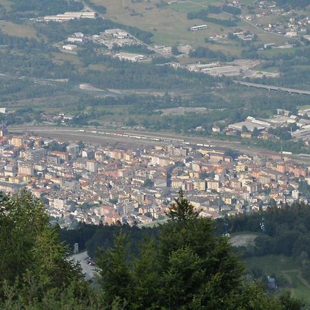 多莫多索拉Il Borgo Di Monica别墅 外观 照片