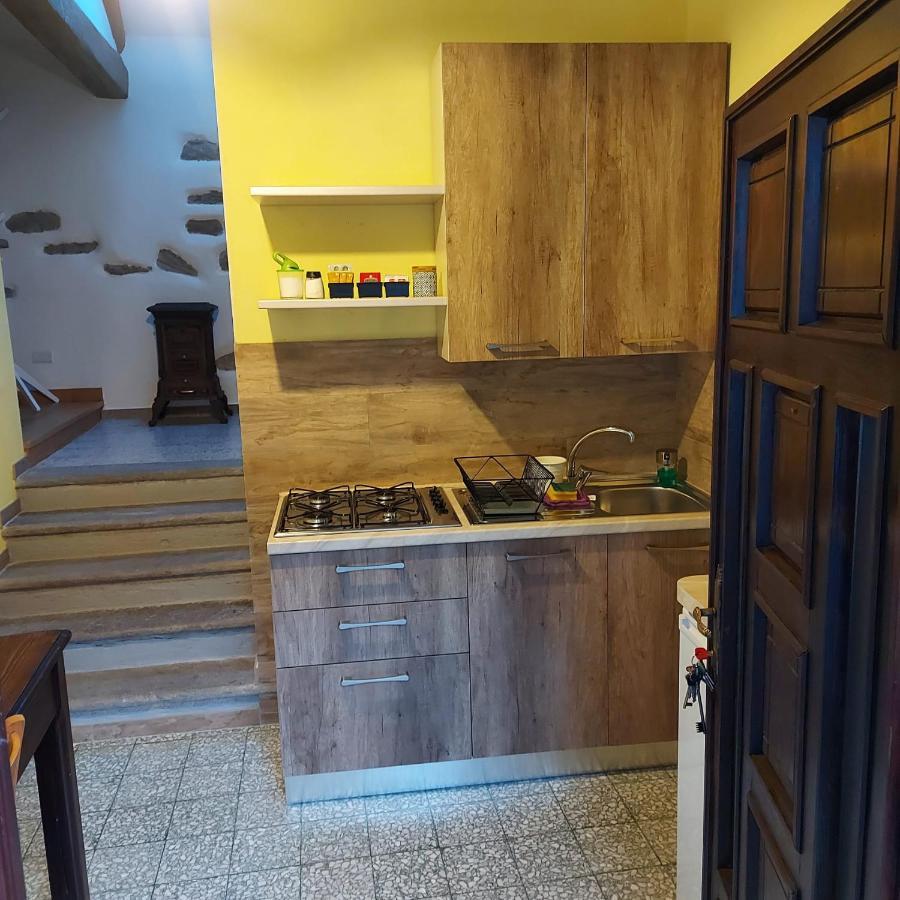 多莫多索拉Il Borgo Di Monica别墅 外观 照片