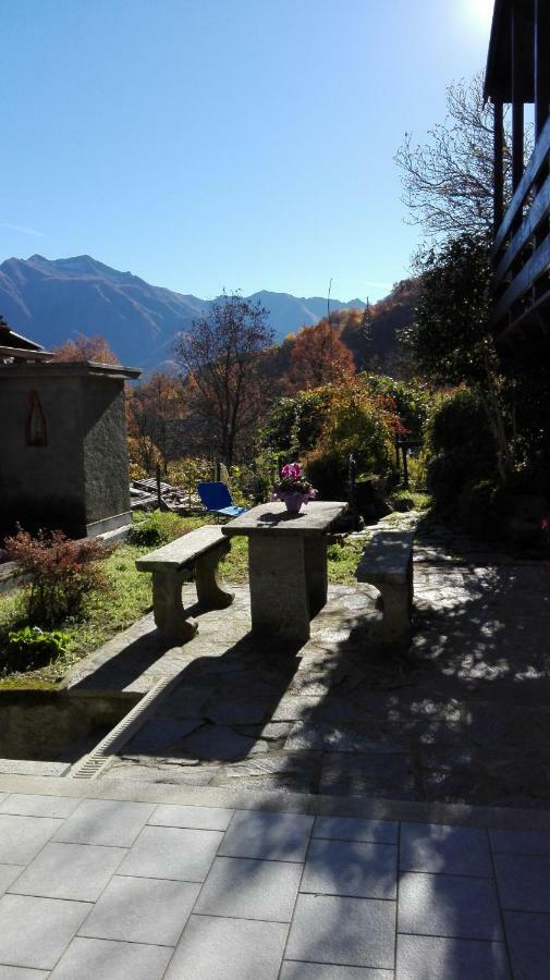多莫多索拉Il Borgo Di Monica别墅 外观 照片