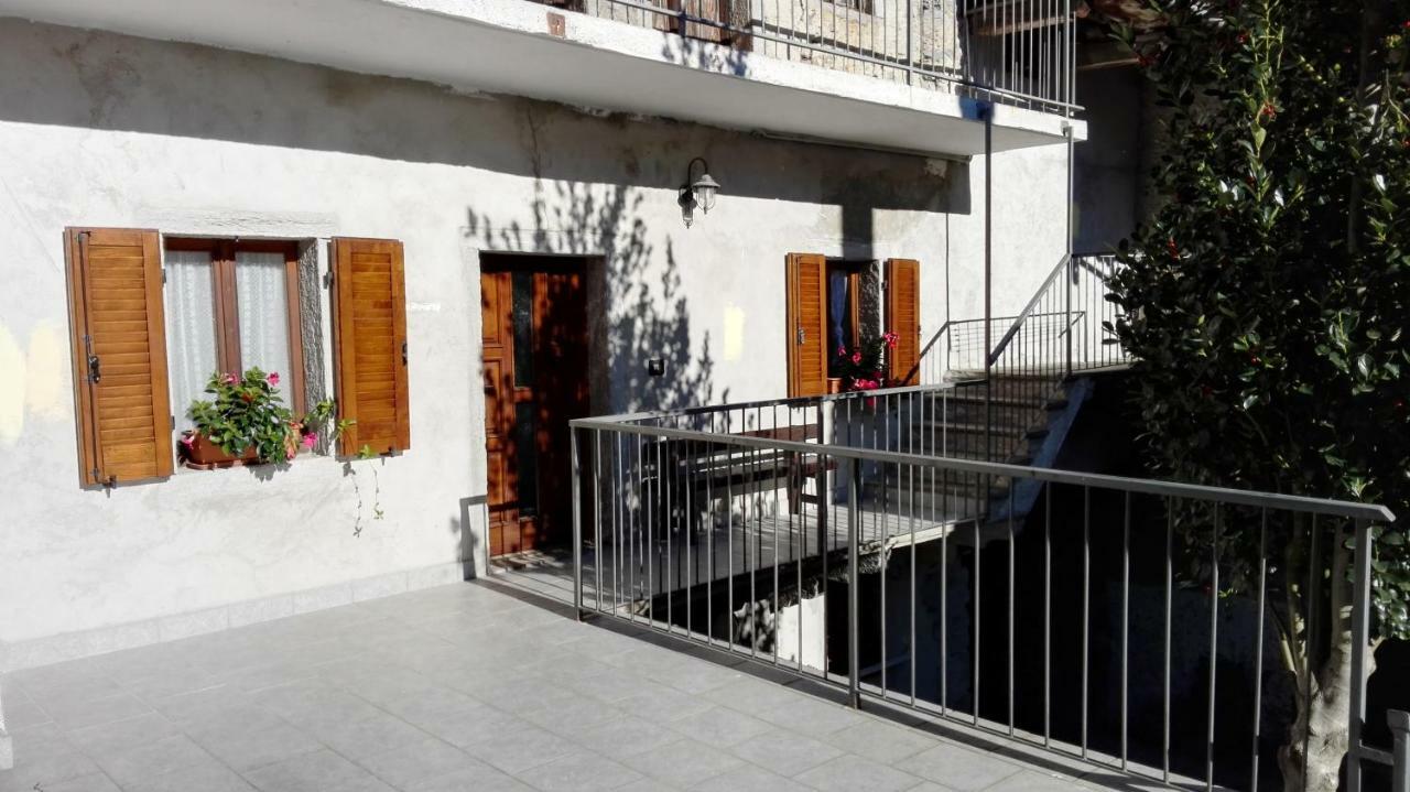 多莫多索拉Il Borgo Di Monica别墅 外观 照片