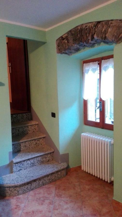 多莫多索拉Il Borgo Di Monica别墅 外观 照片