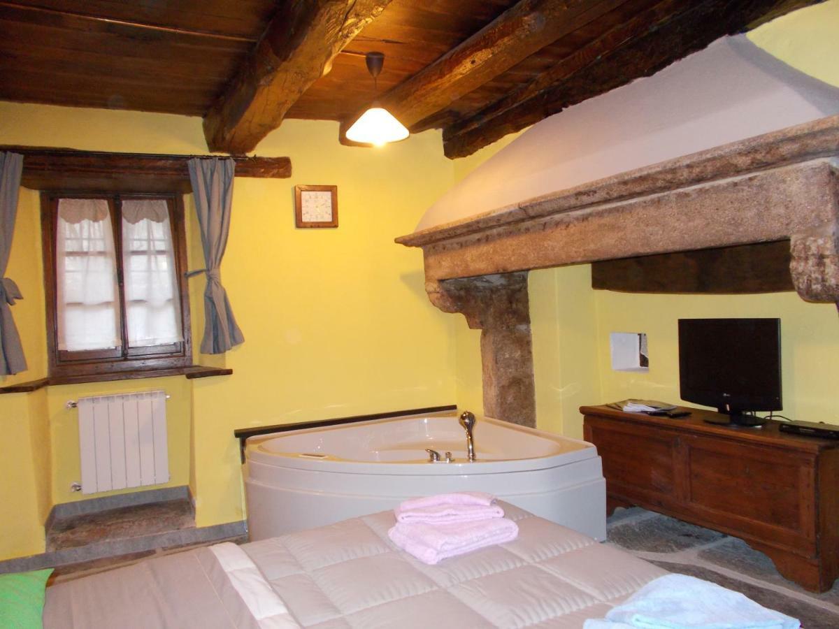 多莫多索拉Il Borgo Di Monica别墅 外观 照片