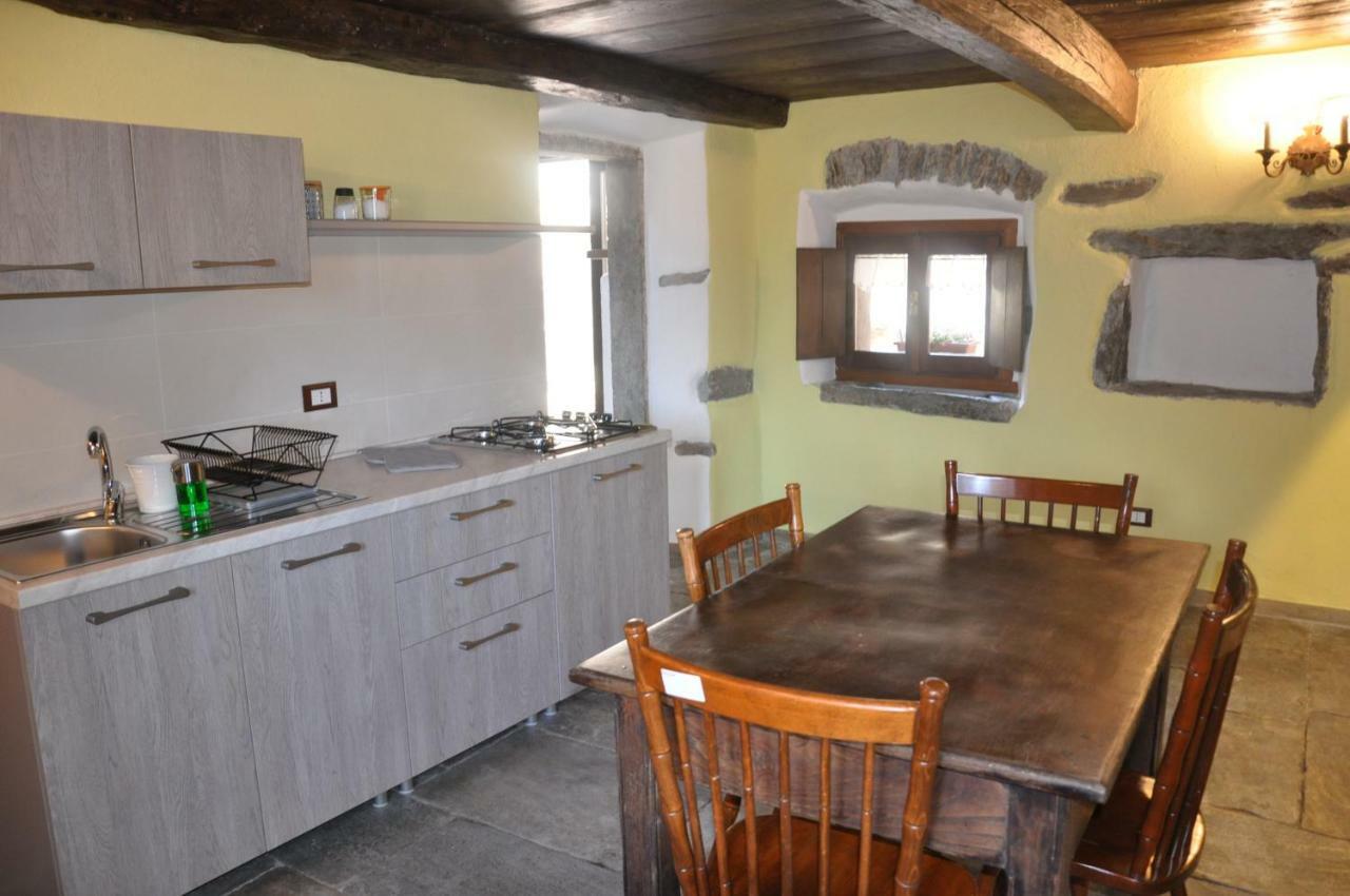 多莫多索拉Il Borgo Di Monica别墅 外观 照片