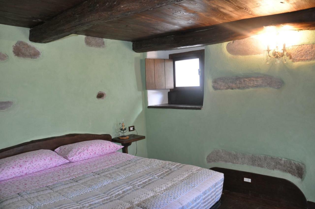 多莫多索拉Il Borgo Di Monica别墅 外观 照片