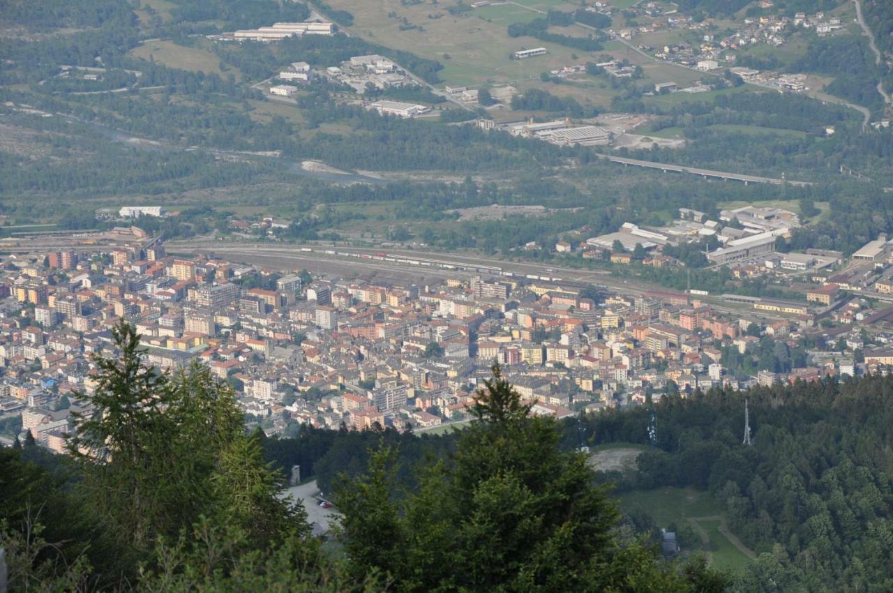 多莫多索拉Il Borgo Di Monica别墅 外观 照片